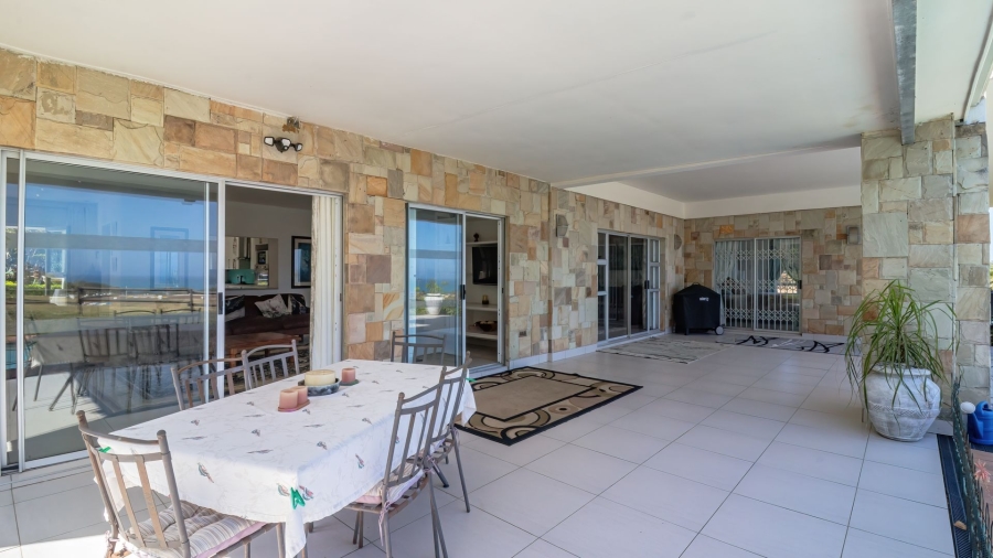 5 Bedroom Property for Sale in Sunrise On Sea Eastern Cape